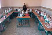 مربی کانون گواور برای دانش‌آموزان میناب سرود