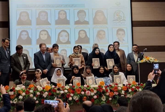 عضو مرکز شماره ۳ کانون اسلام‌آباد غرب رتبه برتر رویداد ملی «ایران سربلند» را کسب کرد